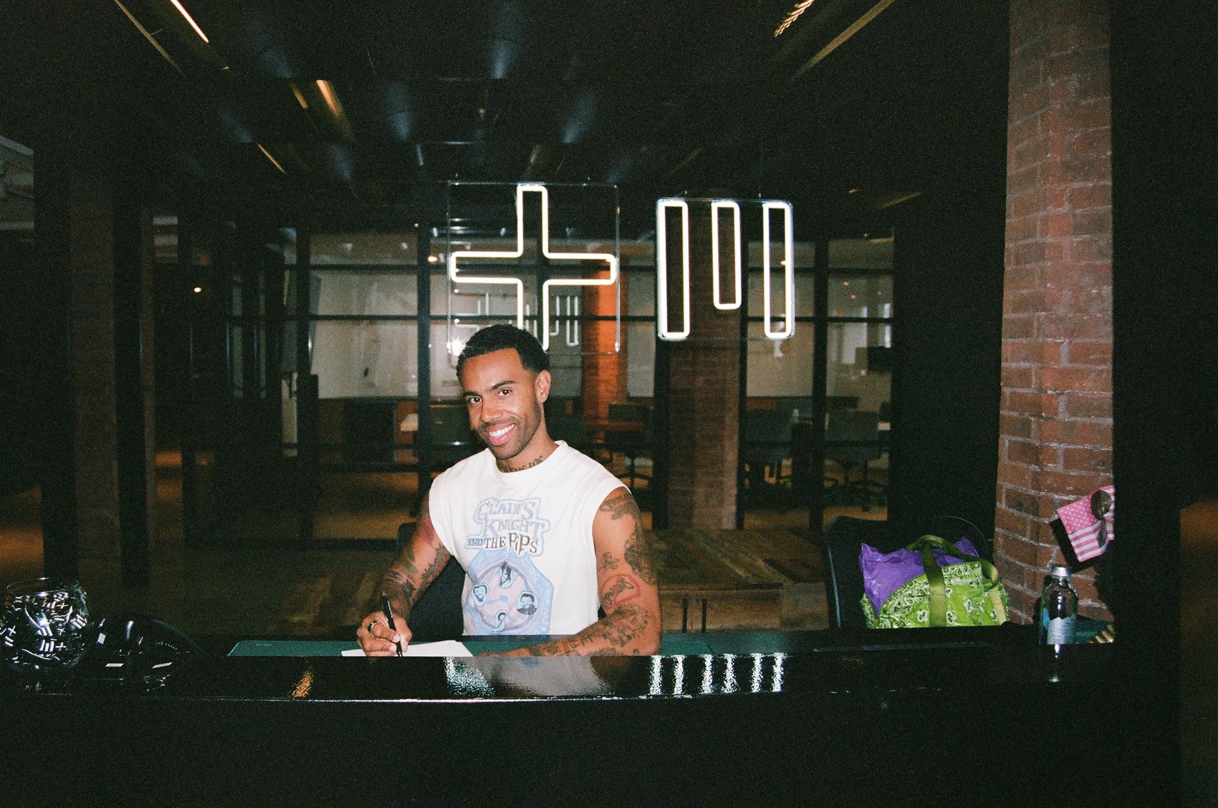 Vic Mensa signing paperwork at UnitedMasters