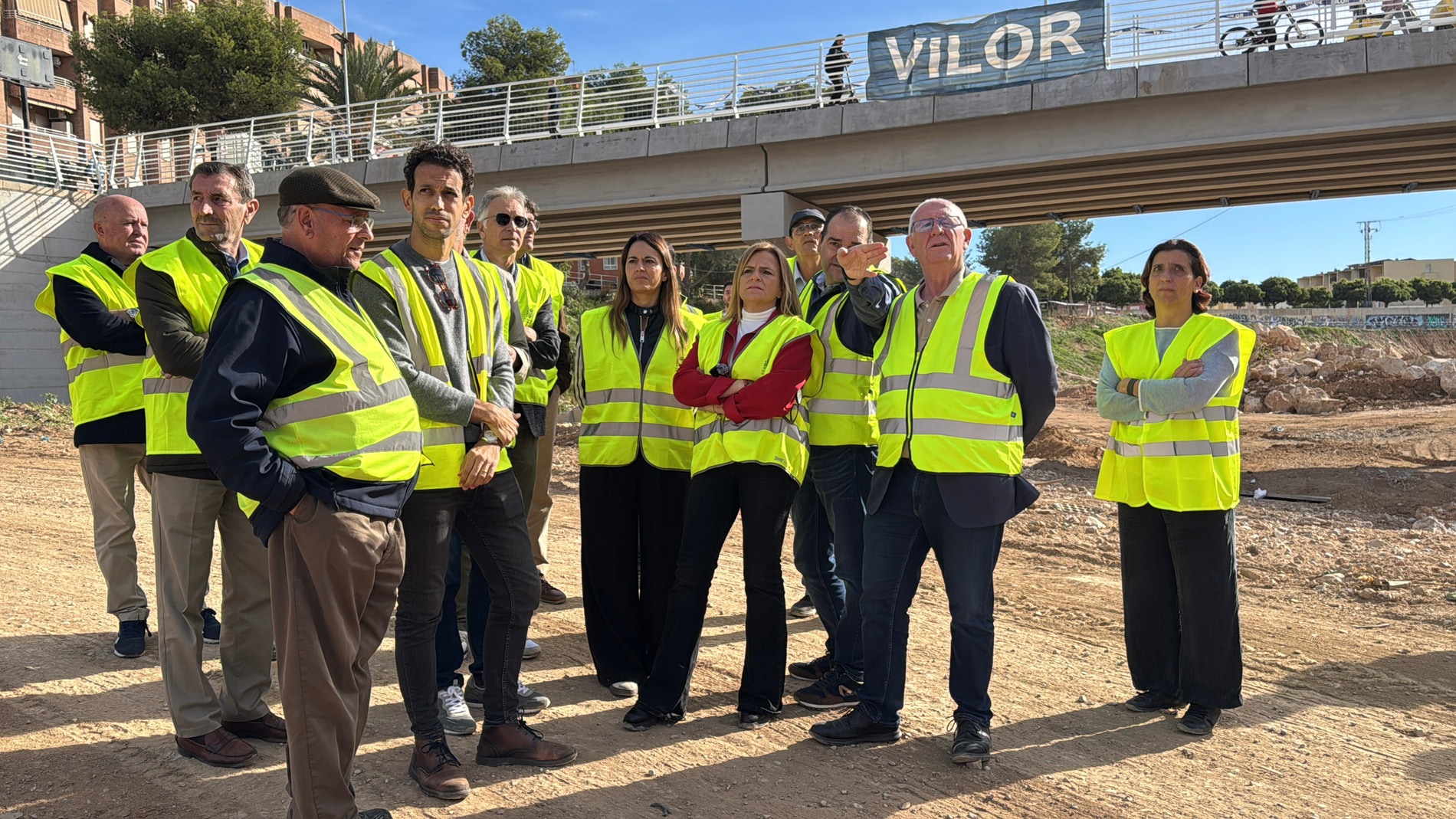 Officials and project representatives visit the Pont Nou repair site in Paiporta in November 2025