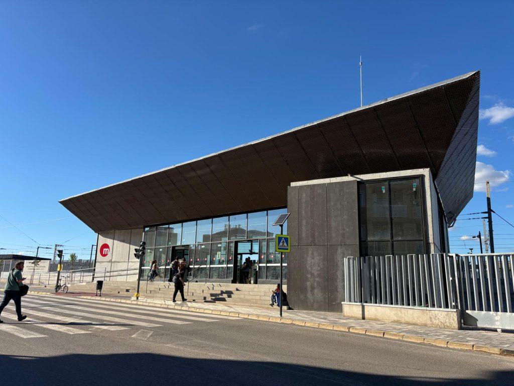 The rebuilt Paiporta Metrovalencia station, with its angular roof and accessible street entrance
