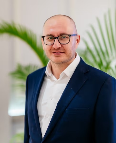 Portrait of VNTR founder Yuri Rabinovich