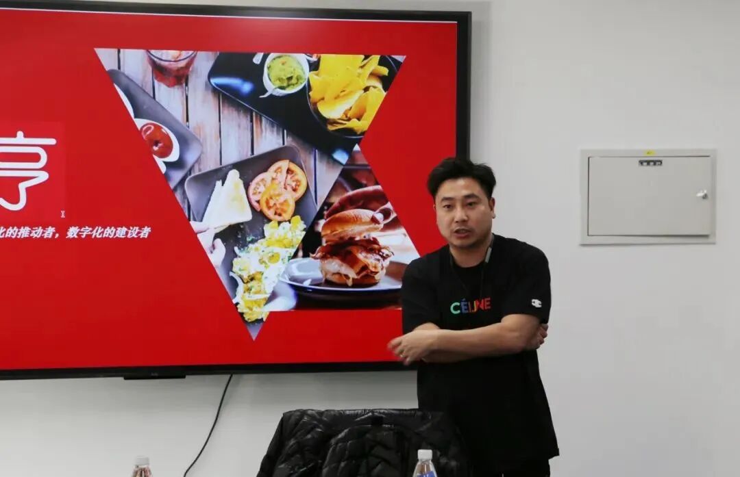 Wei Zhang speaking at a Global Entrepreneur gathering