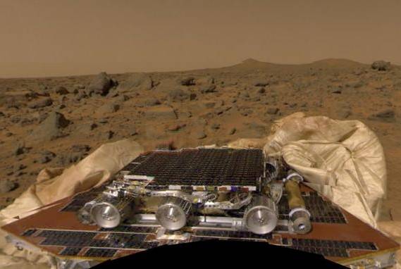 NASA Mars Pathfinder lander with the Sojourner rover on the Martian surface