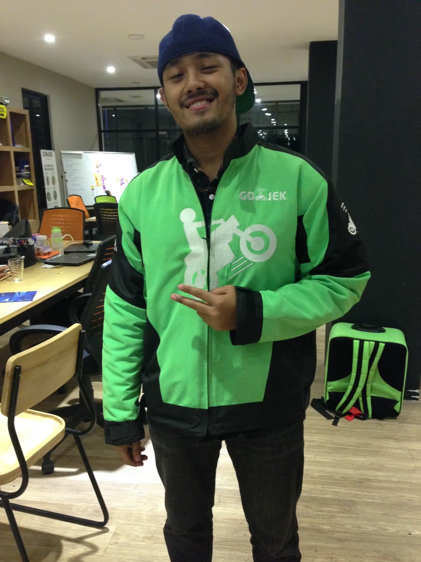 Wisnu Nugrahadi smiling in a green Gojek uniform