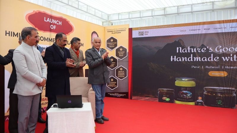 Officials at the launch of the Himira e-commerce platform, with the storefront displayed behind them