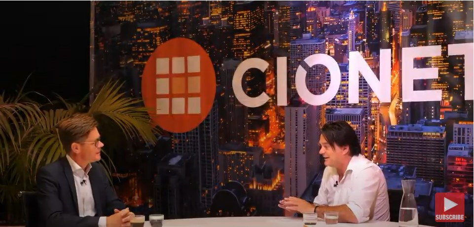 Wolter Smit, left, in conversation with Herman van Bolhuis in the CIONET studio