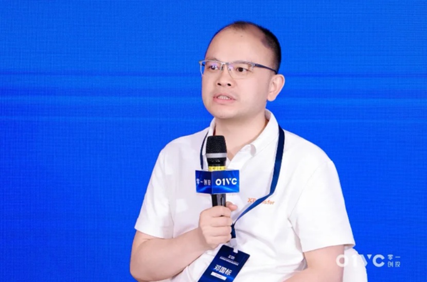XTransfer co-founder Bill Deng speaks into a microphone at the 01VC CEO Summit in 2025