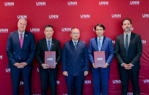 Yangbin Wang, second from right, with UNN representatives and colleagues at the Brunei signing ceremony