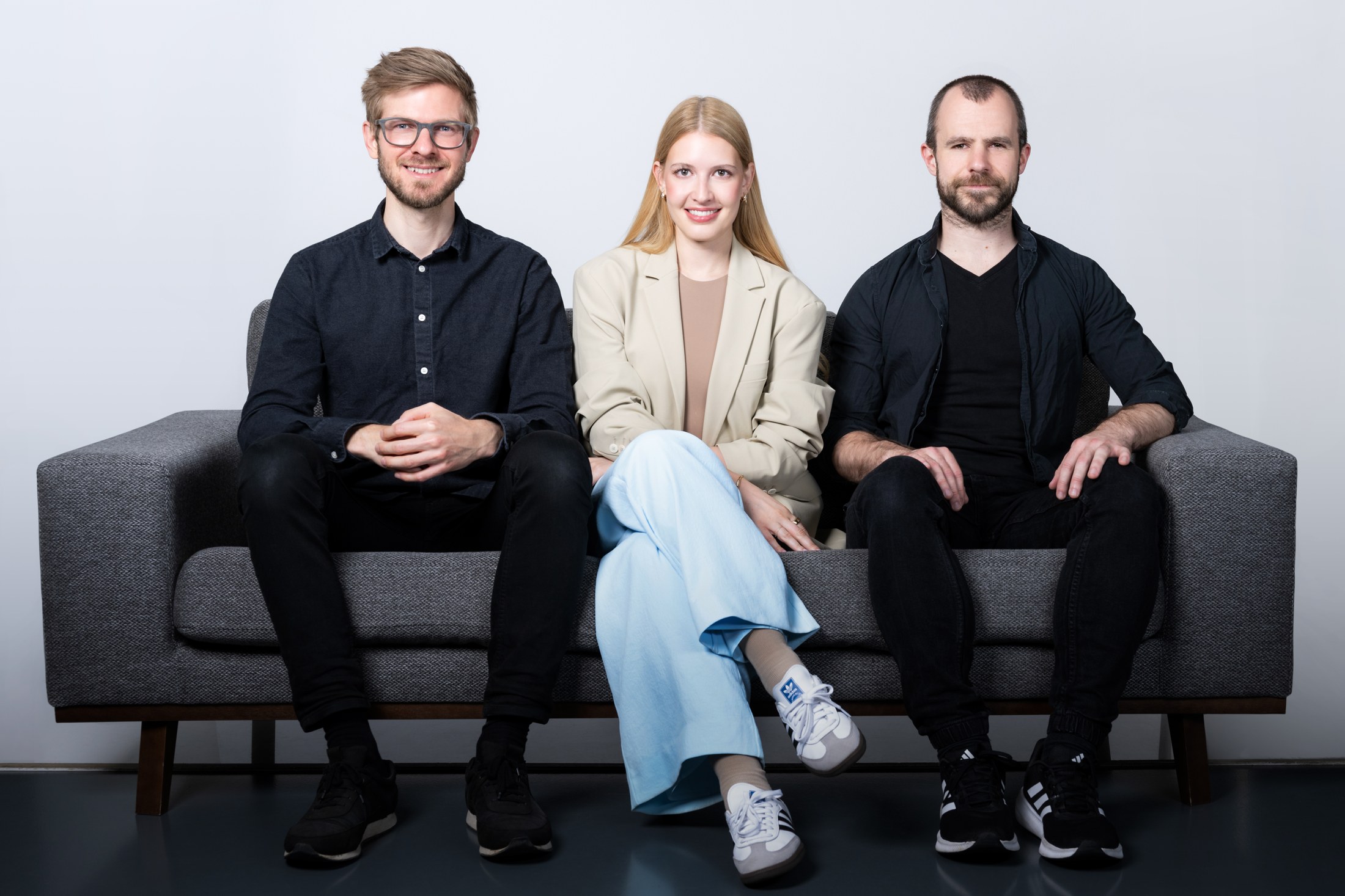 DeepJudge co-founders Kevin Roth, Paulina Grnarova and Yannic Kilcher seated together