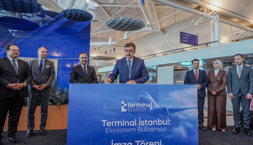 Yıldız Teknopark general manager Muhammet Garip at the Terminal İstanbul cooperation signing