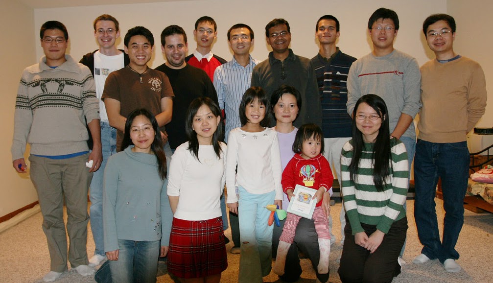 An archival group photograph of Zhou’s research community with family members