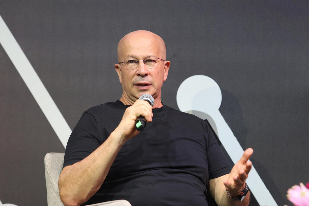 Yuval Tal speaking onstage at Calcalist’s AI conference