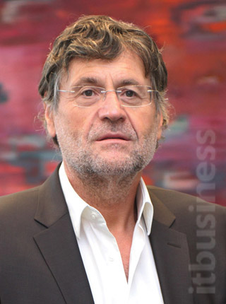 Archival press photograph of Zoltán Schvarcz wearing glasses and a dark jacket