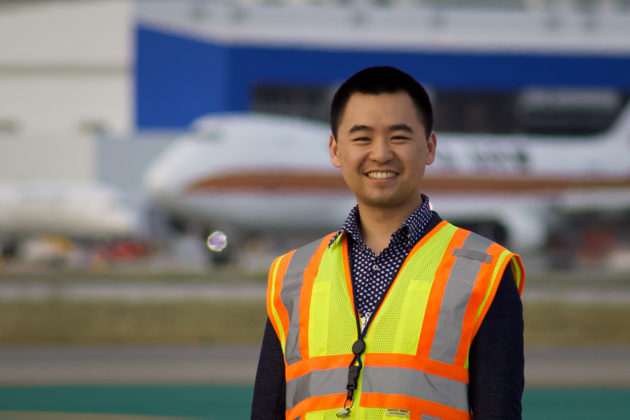 Raymond Wang at LAX with a Boeing 747